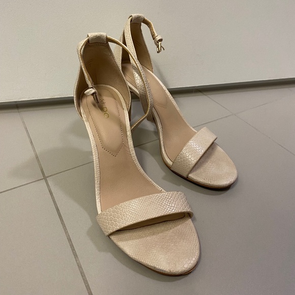 Aldo size 6 “snakeskin” nude heels - Picture 1 of 3